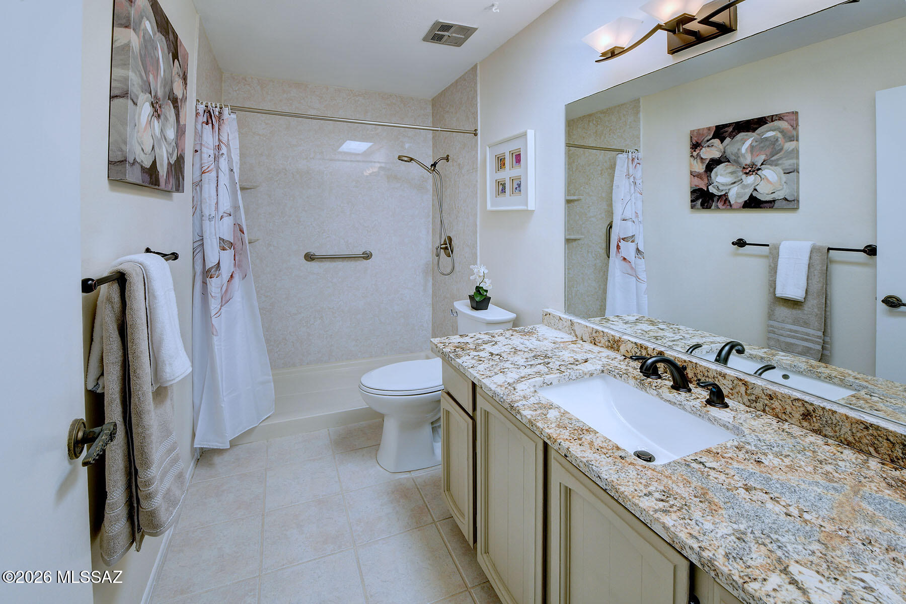 711 West Las Lomitas Road Tucson, AZ 85704 - Photo 19 of 29 UPDATED BATH W/ NEW GRANITE COUNTER