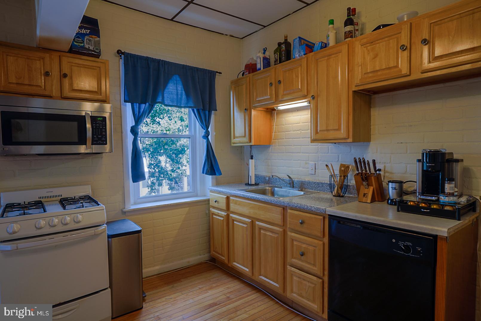 1501 Light Street Baltimore, MD 21230 - Photo 5 of 16 Plenty of cabinet space and natural light
