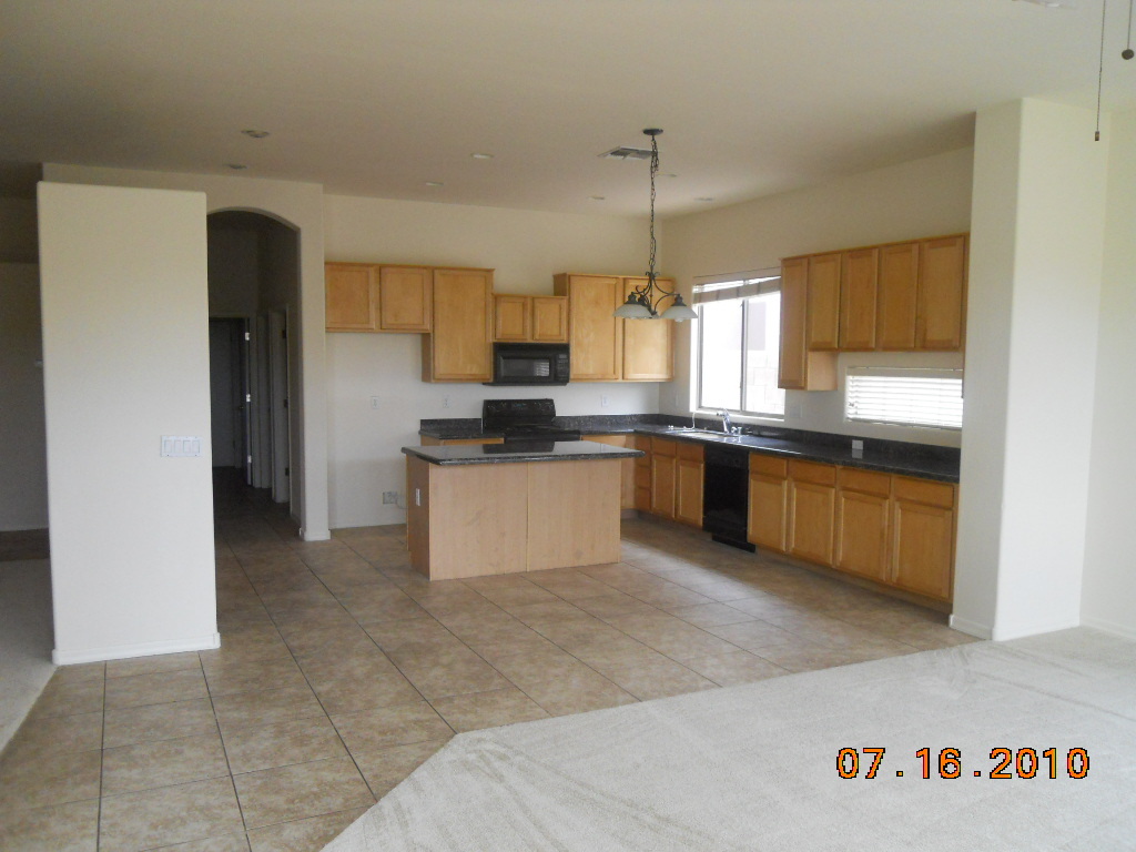 2116 East Browning Place Chandler, AZ 85225 - Photo 2 of 6 KITCHEN