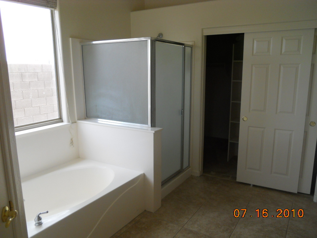 2116 East Browning Place Chandler, AZ 85225 - Photo 3 of 6 MASTER BATH