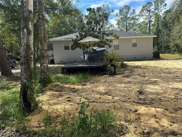 a view of yard with tree s