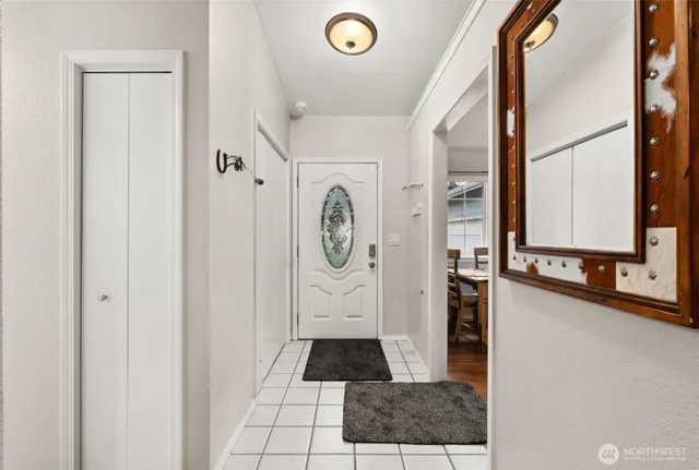 a view of entryway with a rug