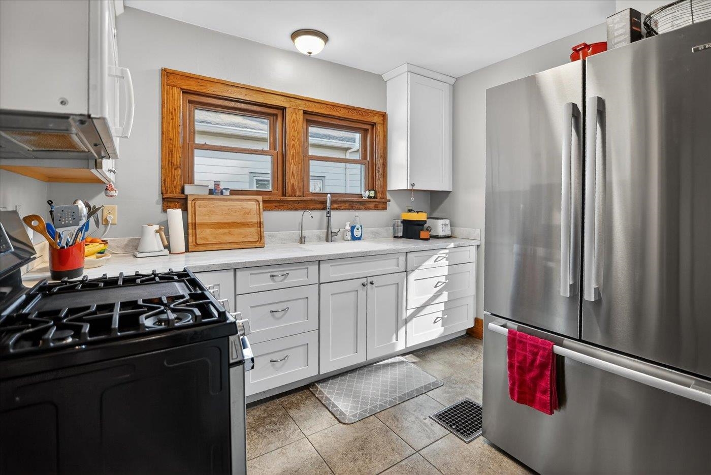 129 Dunning Street Madison, WI 53704 - Photo 11 of 25
