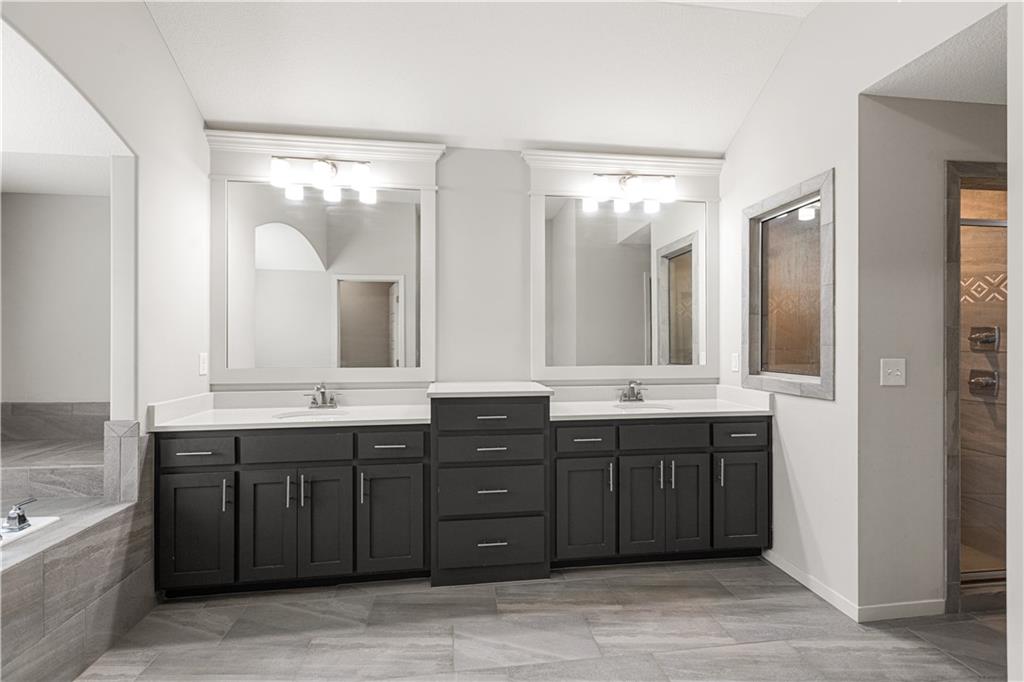 9196 Green Road Lenexa, KS 66227 - Photo 27 of 56