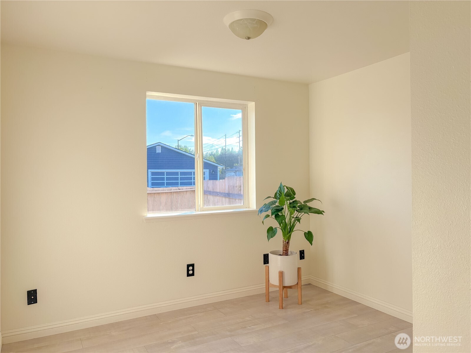 301 Seattle Street East Rainier, WA 98576 - Photo 11 of 18 a view of a small space