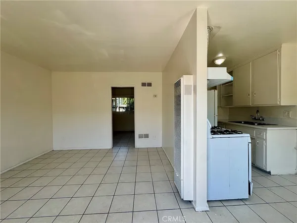 $1,500 | 591 East 6th Street, Pomona, CA 91766