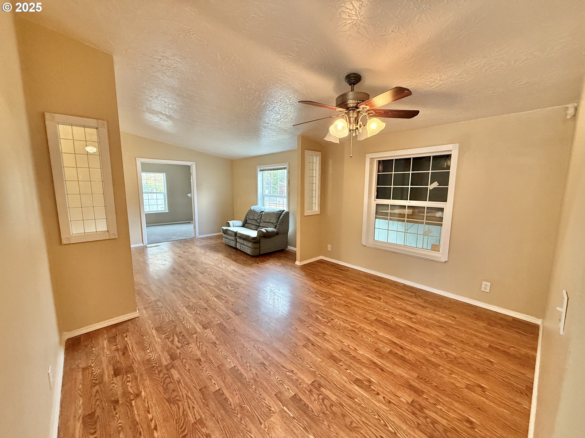 1282 3rd Street, Unit 37 Lafayette, OR 97127 - Photo 19 of 31 a view of a livingroom with a flat screen tv
