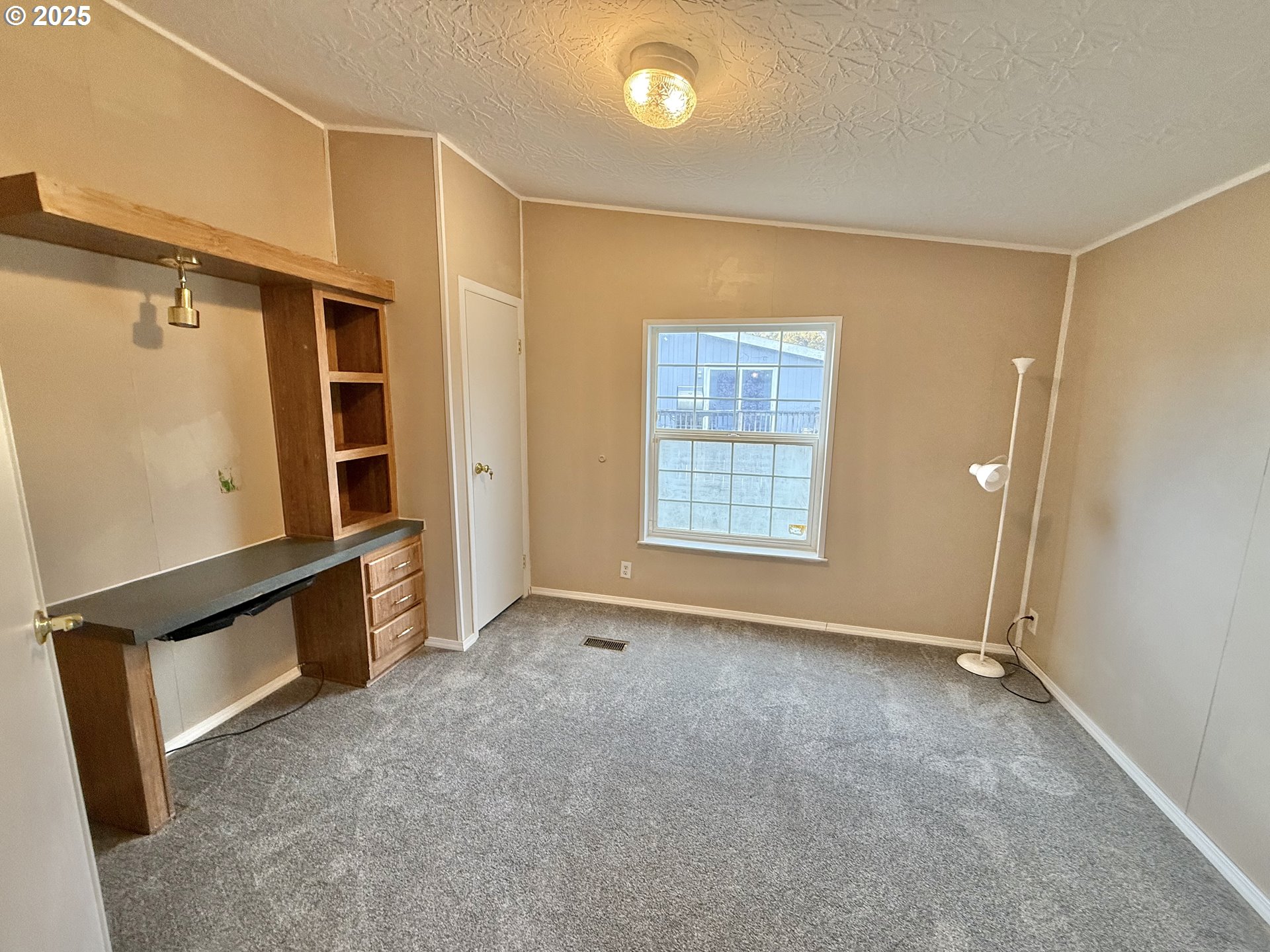 1282 3rd Street, Unit 37 Lafayette, OR 97127 - Photo 22 of 31 an empty room with windows