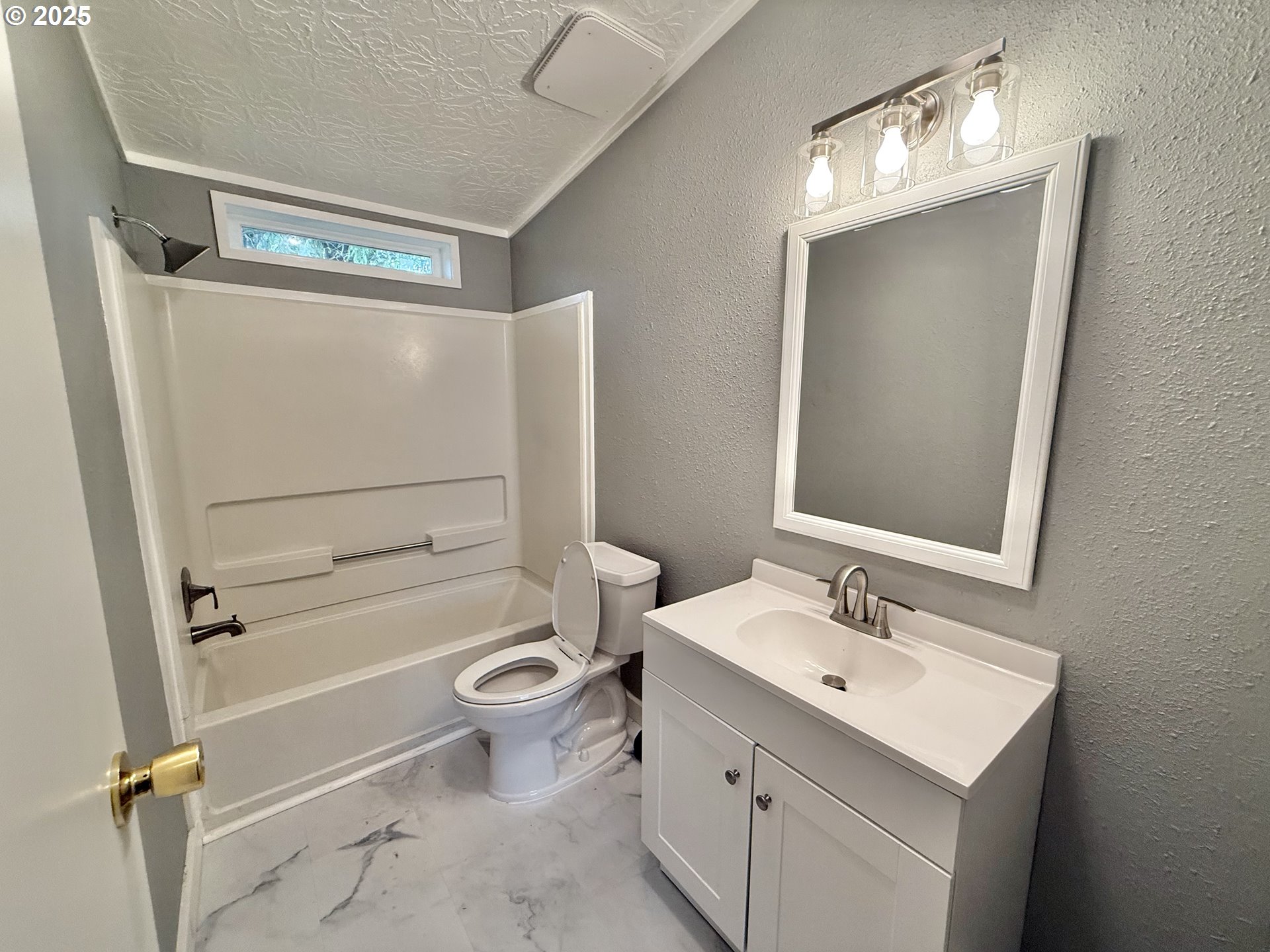1282 3rd Street, Unit 37 Lafayette, OR 97127 - Photo 28 of 31 a bathroom with a sink toilet and shower
