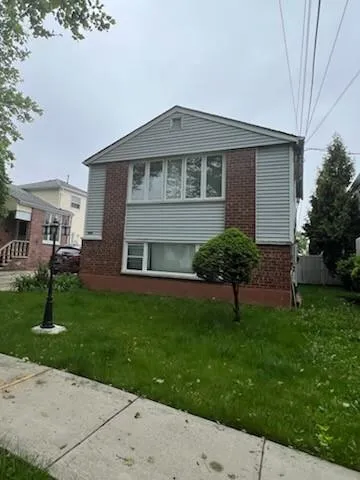 a view of house with a yard