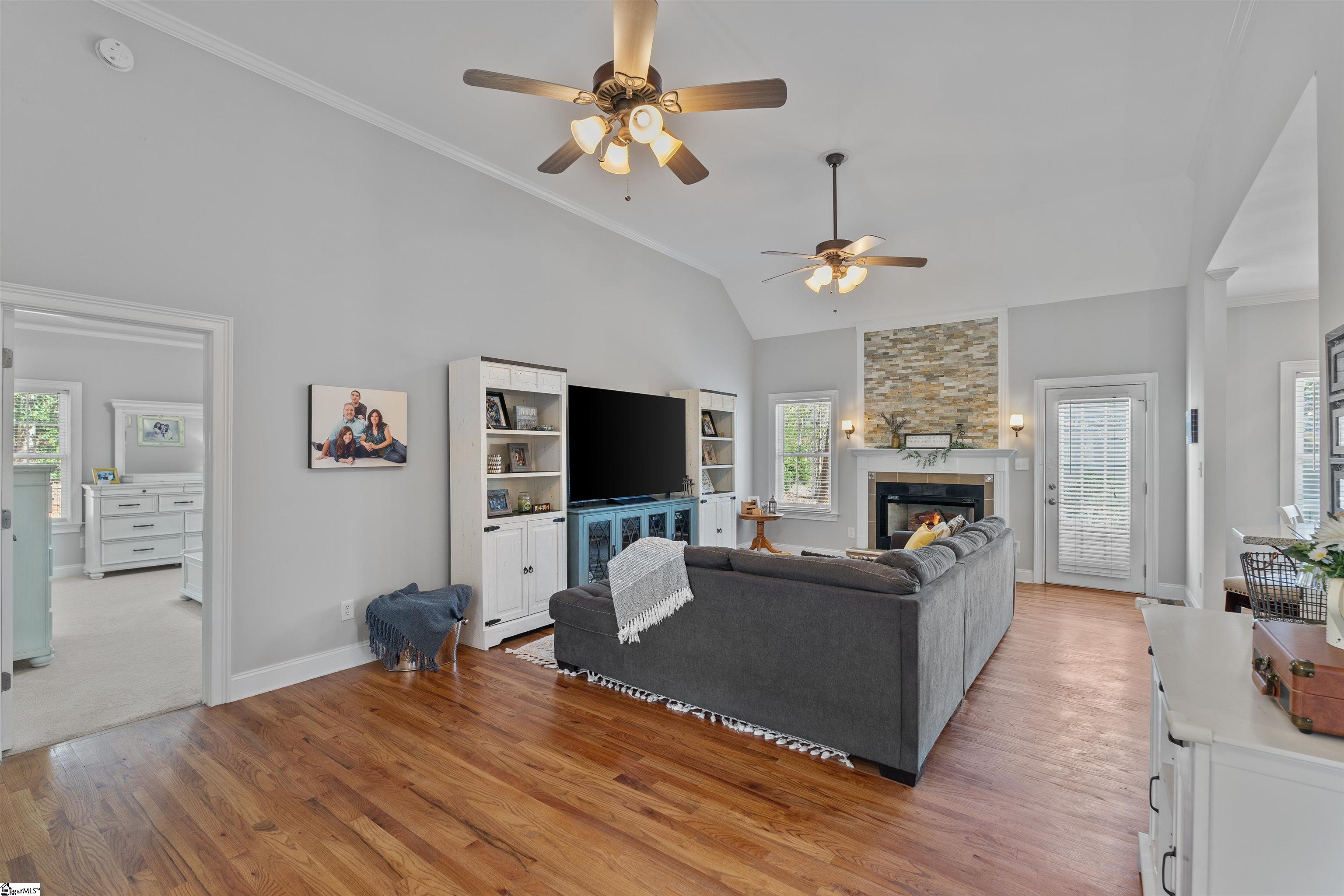 402 Arbor Way Seneca, SC 29672 - Photo 5 of 50