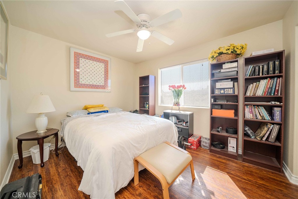 11522 Ponderosa Road Pinon Hills, CA 92372 - Photo 26 of 46 a bedroom with a bed and a book shelf