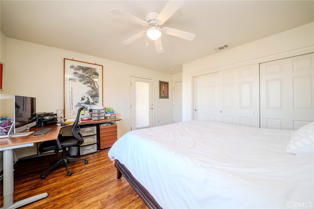 11522 Ponderosa Road Pinon Hills, CA 92372 - Photo 30 of 46 a bedroom with a bed and a desk