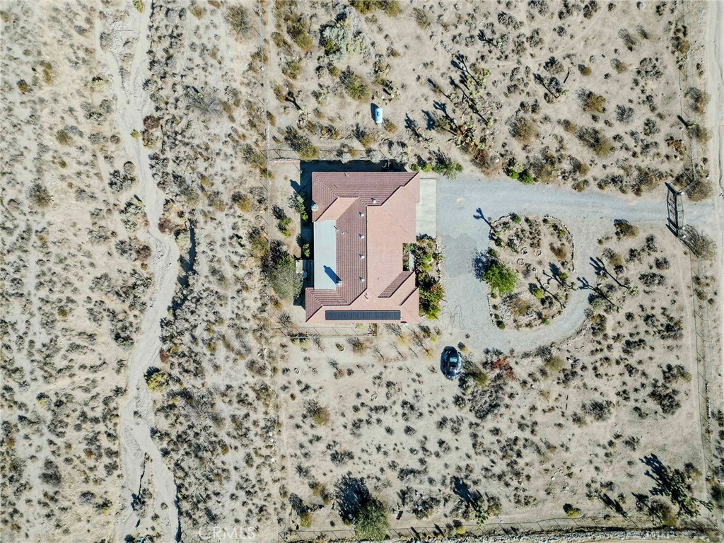 11522 Ponderosa Road Pinon Hills, CA 92372 - Photo 3 of 46 wooden floor with a dry view