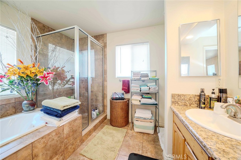 11522 Ponderosa Road Pinon Hills, CA 92372 - Photo 35 of 46 a view of a bathroom and a sink