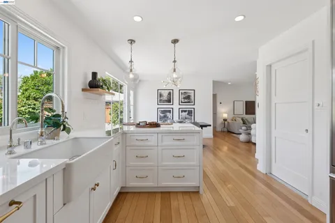 $835,000 | 15915 Via Toledo, San Lorenzo, CA 94580