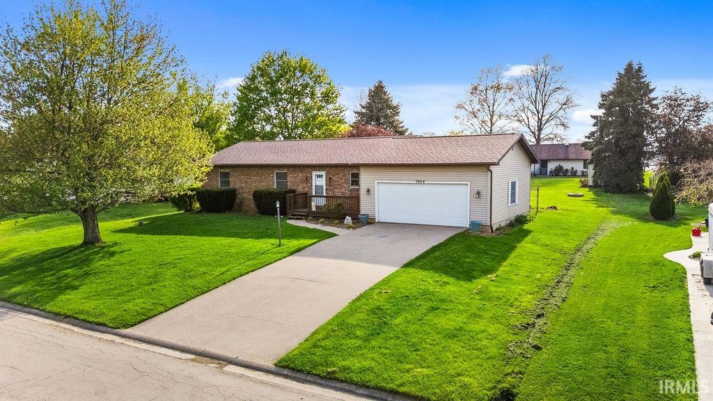 1804 East Springfield Drive Warsaw, IN 46582 - Photo 1 of 36