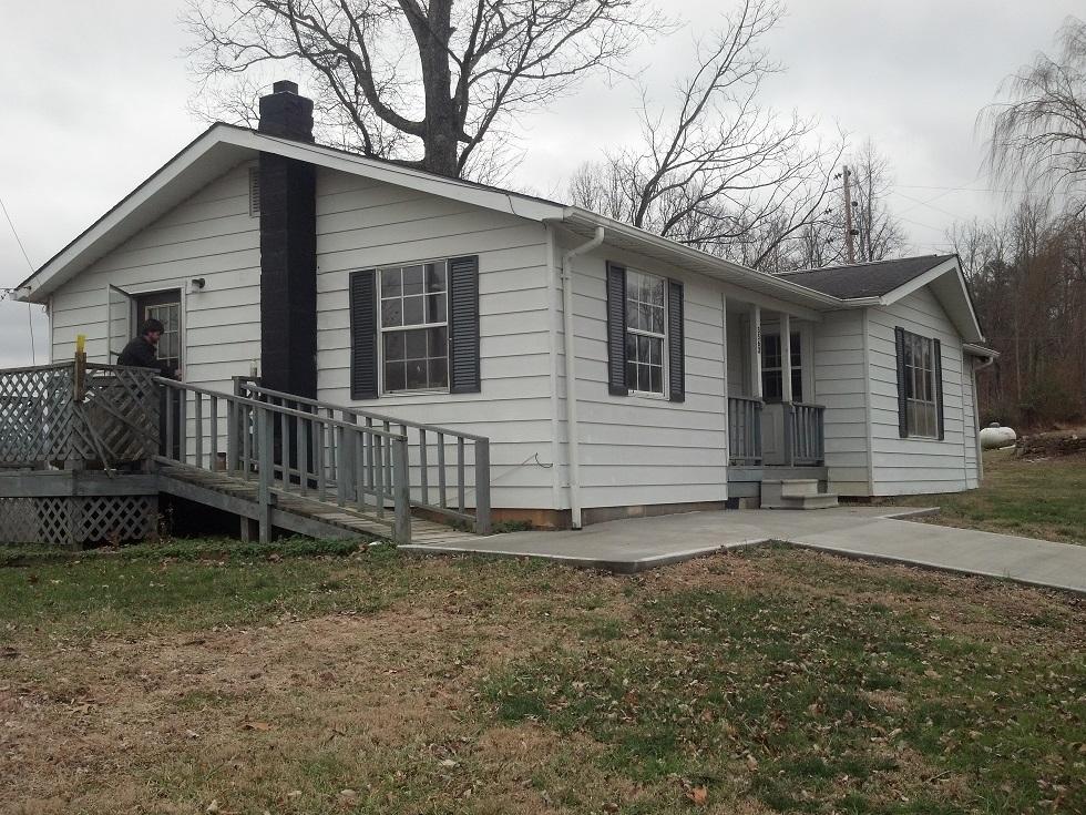 3562 Cave Springs Road Tazewell, TN 37879 - Photo 2 of 24 4751b
