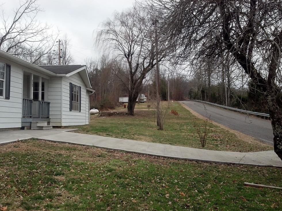 3562 Cave Springs Road Tazewell, TN 37879 - Photo 3 of 24 4751c