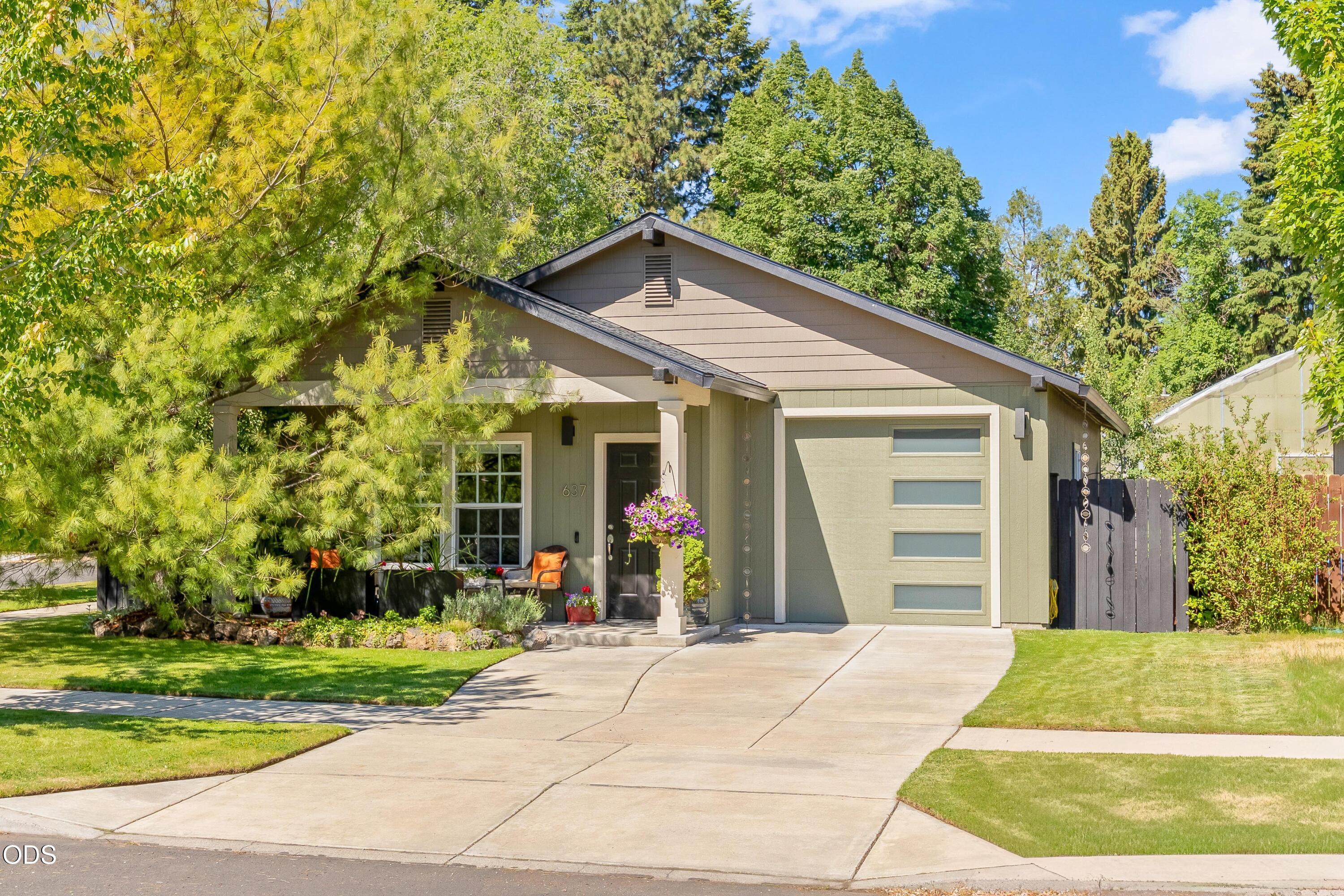 637 Northeast Mason Road Bend, OR 97701 - Photo 2 of 33