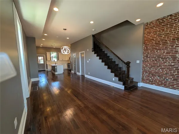 $430,000 | 2827 Oregon Avenue, St. Louis, MO 63118