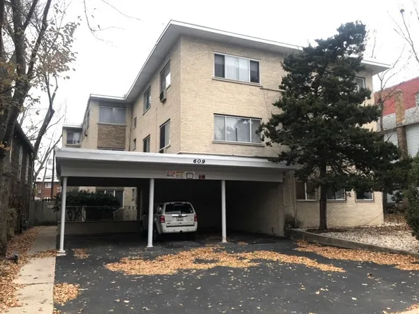 $2,250 | 609 Oakton Street, Unit 3A, Evanston, IL 60202