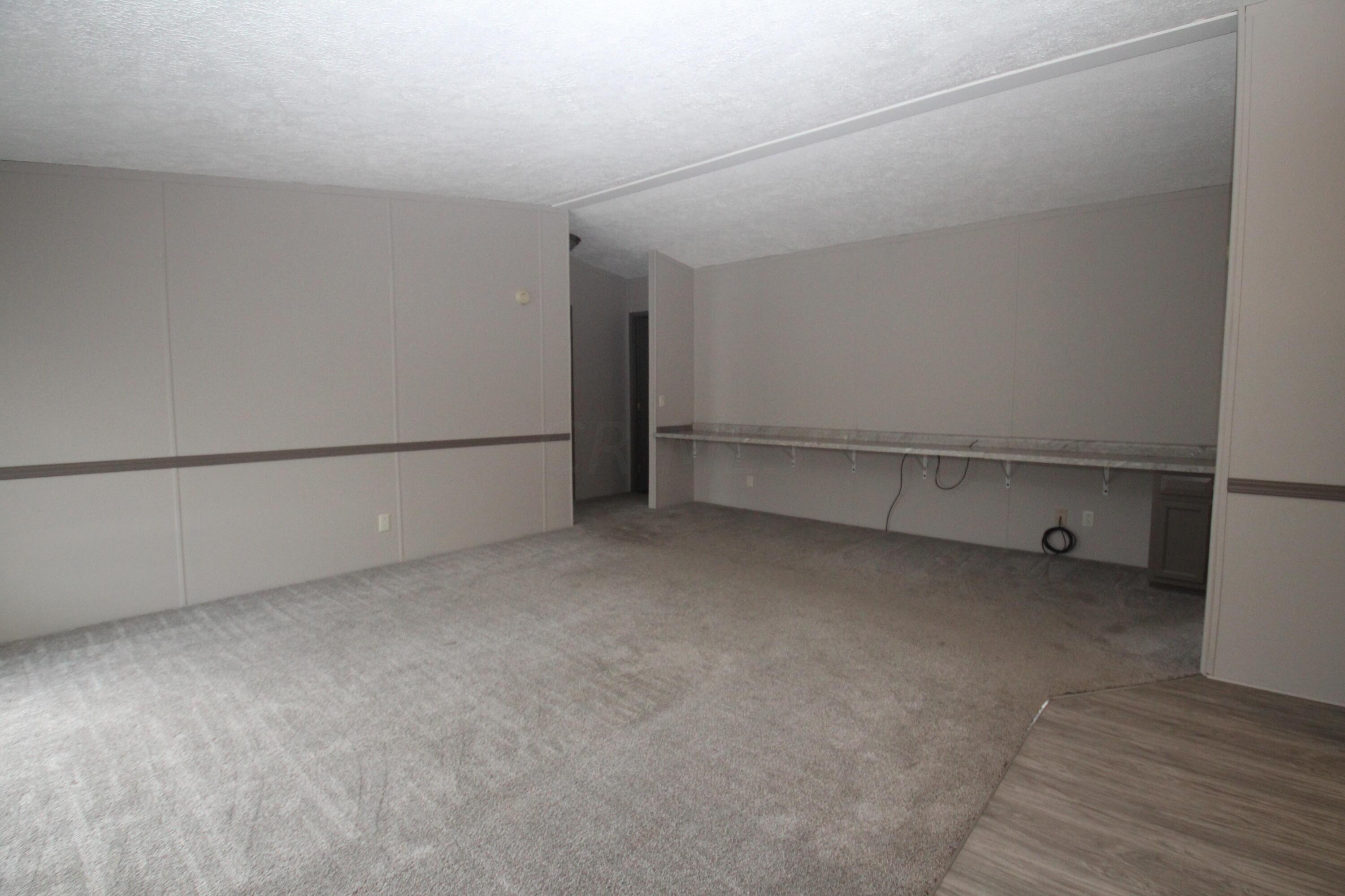411 Doris Road Pataskala, OH 43062 - Photo 10 of 42 living area