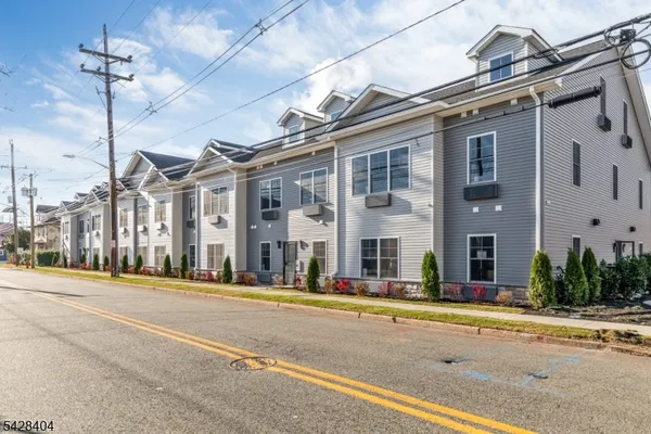 $2,800 | 66 Mt Prospect Avenue, Unit 4, Clifton, NJ 07013