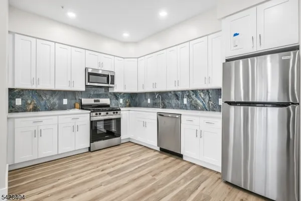 $2,800 | 66 Mt Prospect Avenue, Unit 4, Clifton, NJ 07013
