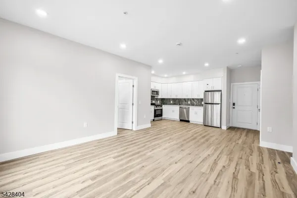 $2,800 | 66 Mt Prospect Avenue, Unit 4, Clifton, NJ 07013