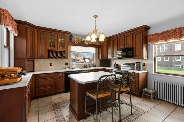 $309,900 | 205 East Lincoln Avenue, Watseka, IL 60970