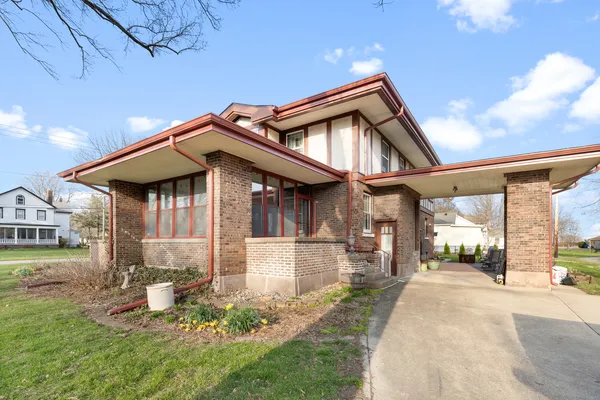 $309,900 | 205 East Lincoln Avenue, Watseka, IL 60970