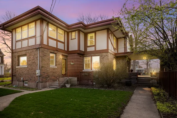 $309,900 | 205 East Lincoln Avenue, Watseka, IL 60970