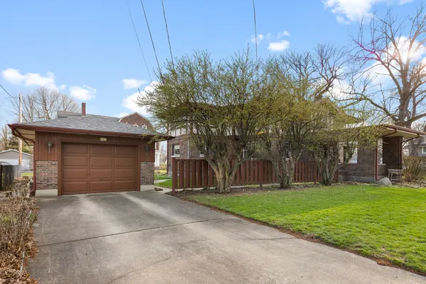 $309,900 | 205 East Lincoln Avenue, Watseka, IL 60970