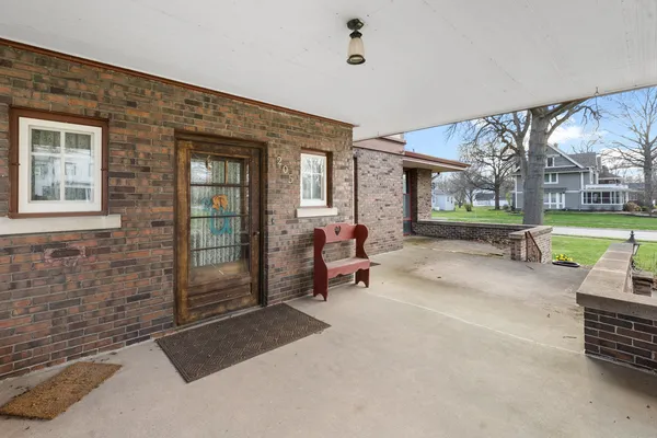 $309,900 | 205 East Lincoln Avenue, Watseka, IL 60970