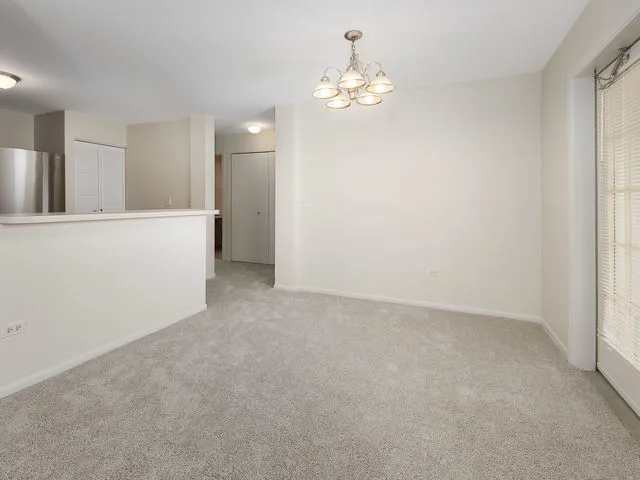 $1,725 | 1309 Silverstone Drive, Unit 1309, Carpentersville, IL 60110