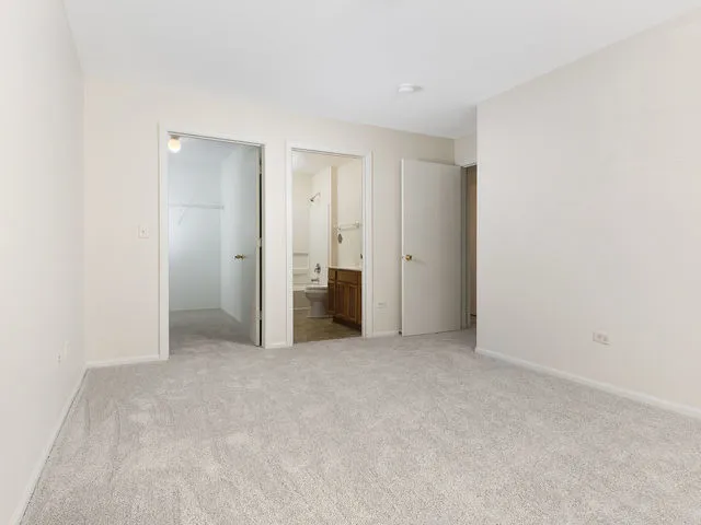 $1,725 | 1309 Silverstone Drive, Unit 1309, Carpentersville, IL 60110