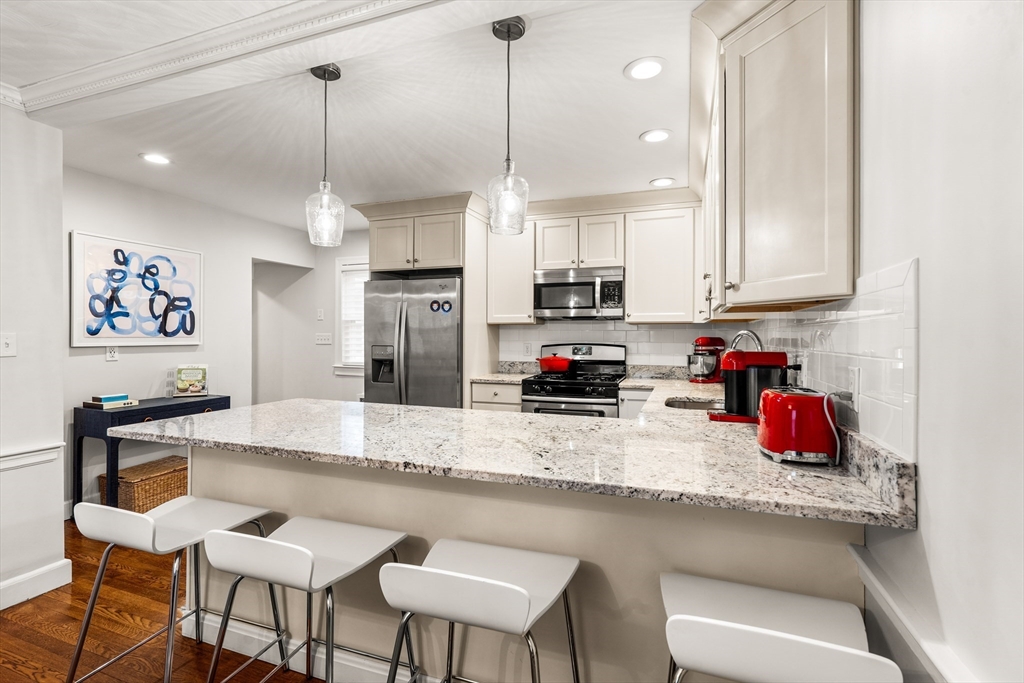 104 Gulliver Street Milton, MA 02186 - Photo 9 of 36