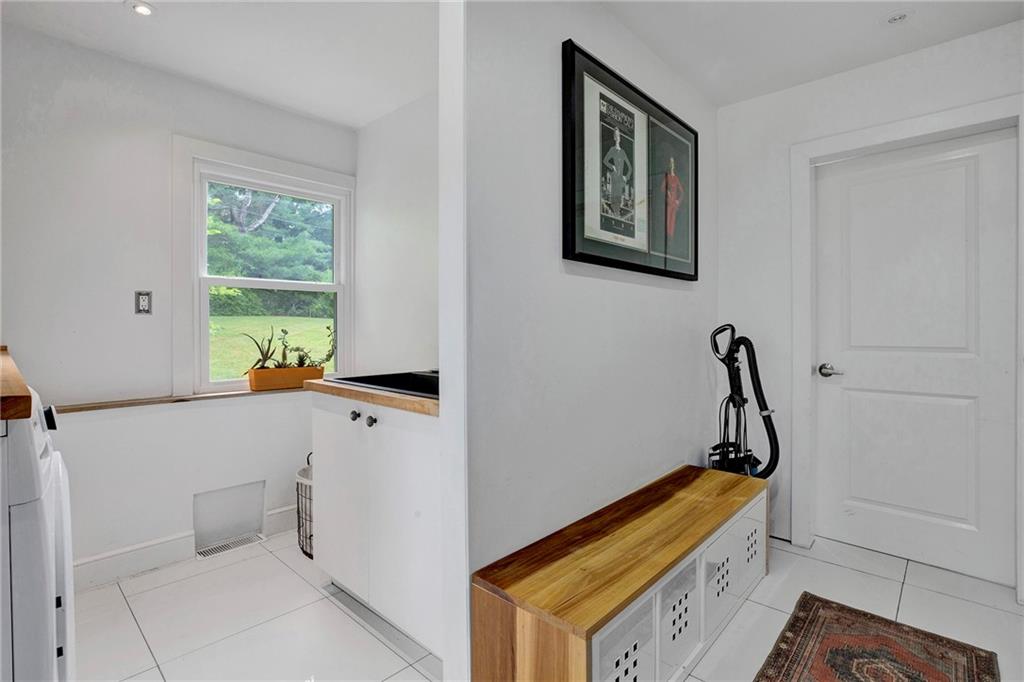 113 Duncan Circle Beaver, PA 15009 - Photo 19 of 44 a bathroom with a bathtub and a window