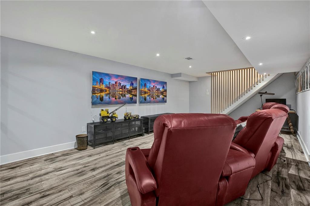 113 Duncan Circle Beaver, PA 15009 - Photo 23 of 44 a room with furniture