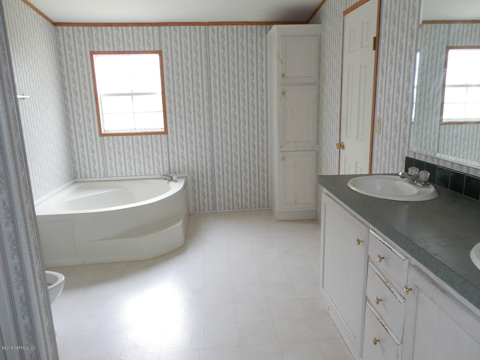 103 Mullet Road Palatka, FL 32177 - Photo 13 of 21 13 MAIN BATHROOM