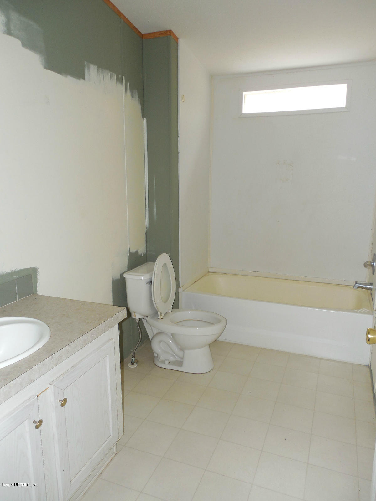 103 Mullet Road Palatka, FL 32177 - Photo 19 of 21 20 HALL BATHROOM