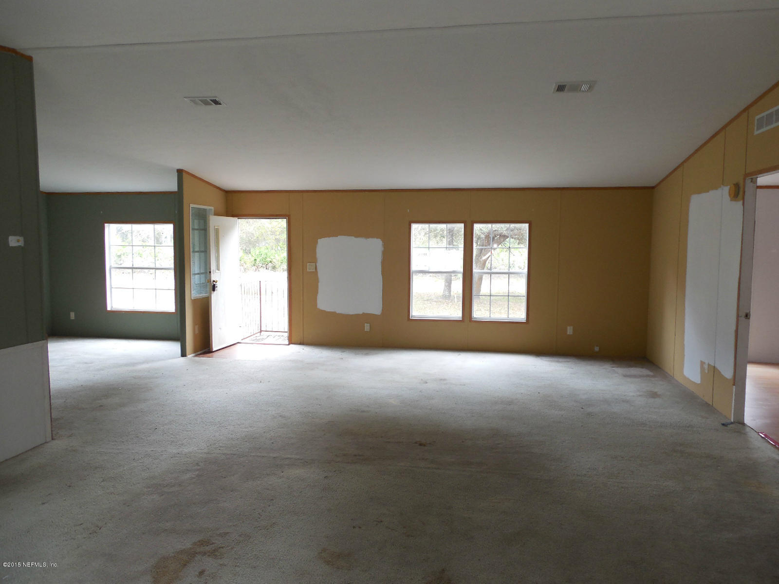 103 Mullet Road Palatka, FL 32177 - Photo 5 of 21 5 LIVING ROOM 2