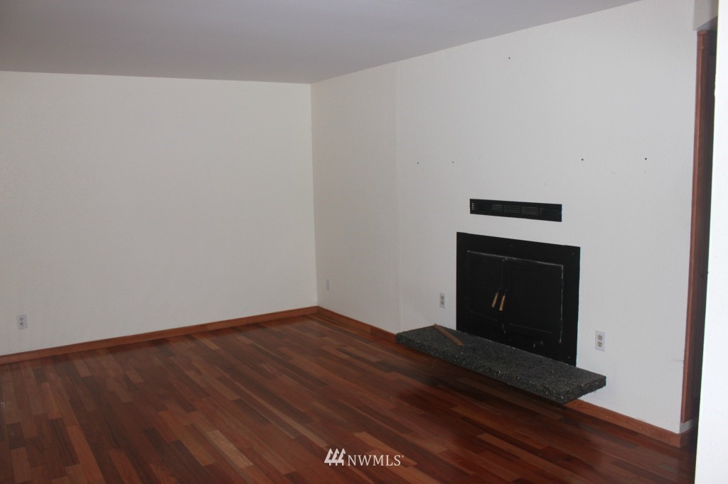 548 Smith Road Camano Island, WA 98282 - Photo 4 of 17 Gallery Image 4