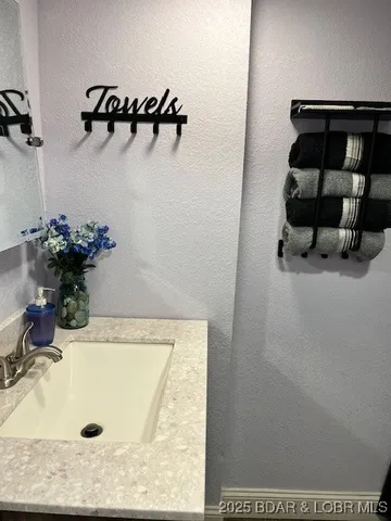 $625,000 | 29432 Bobcat Drive, Warsaw, MO 65355