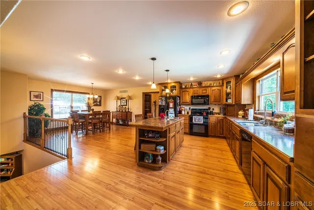 $625,000 | 29432 Bobcat Drive, Warsaw, MO 65355