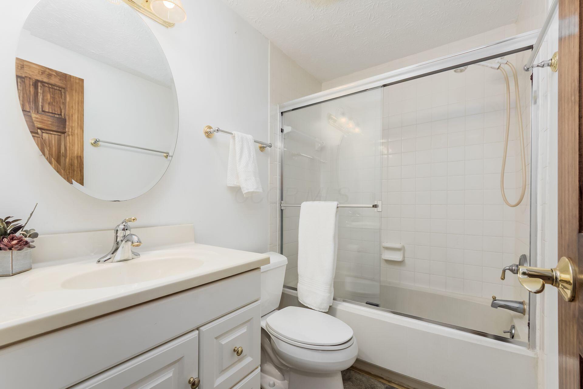 1672 Rushing Way Columbus, OH 43235 - Photo 22 of 43 Full Bath