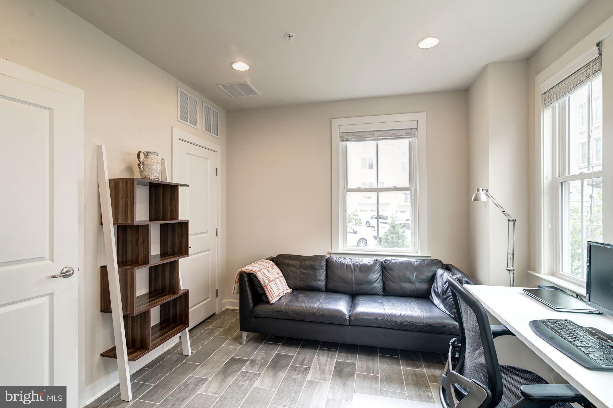 11356 Ridgeline Road Fairfax, VA 22030 - Photo 4 of 42