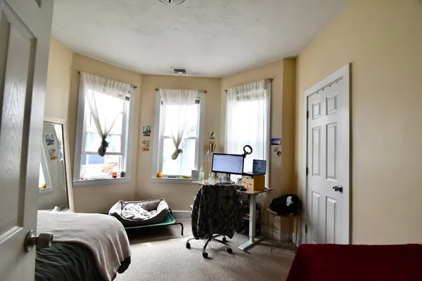 $3,400 | 5 Sea View Terrace, Unit 3, Boston, MA 02125