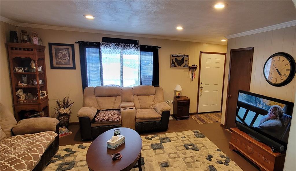 163 Salem Church Road Midland, PA 15059 - Photo 8 of 24 Gallery Image 8